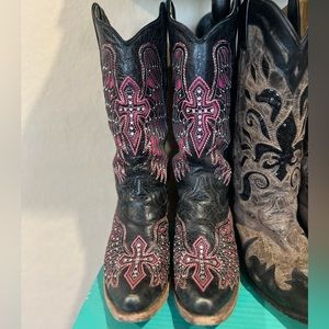 Corral women’s boot Blk/pink cross & wing inlet gently used great condition